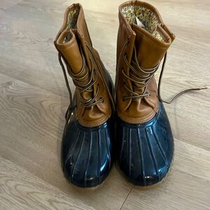Duck boots